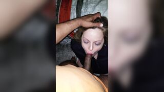 Amateur-Ehefrau gibt schwarzem Mann Fellatio